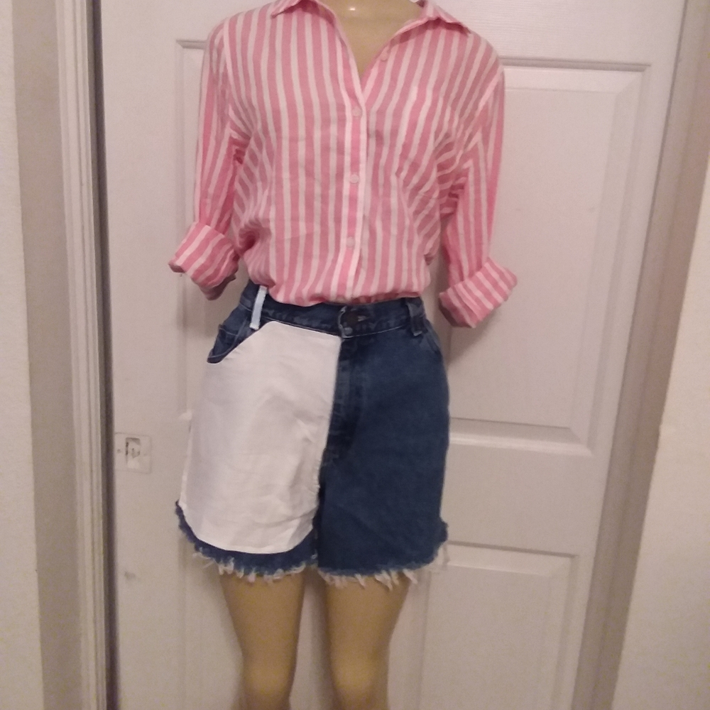 Distressed shorts with white patche